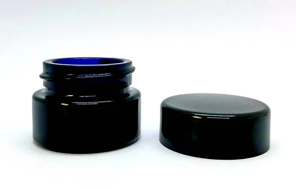 Staklenke od UV stakla koje čuvaju ono što je u njima – dulje.