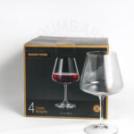 Paket staklenih čaša za crno vino Marta sa jednom čašom izvan kutije